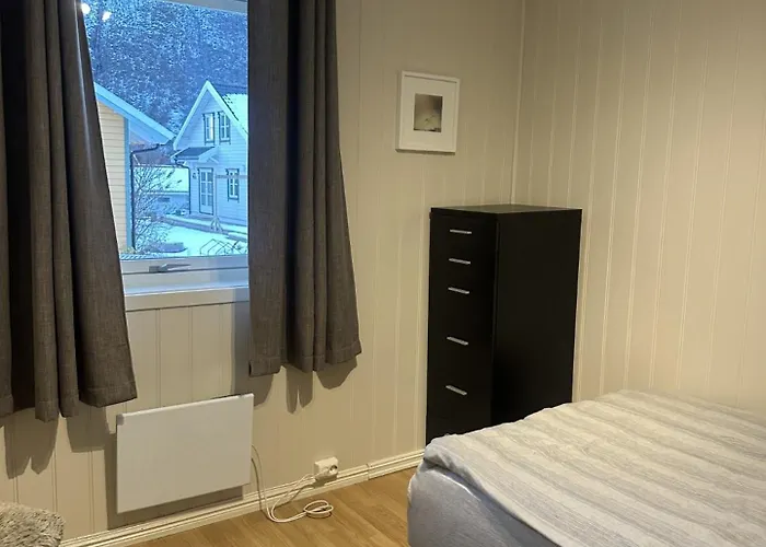 Rolig Med Utsikt Til Fjellheisen Tromsdalen