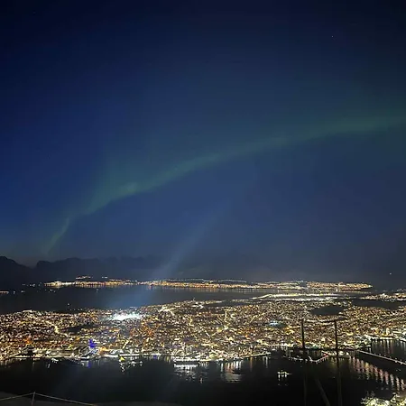 Rolig Med Utsikt Til Fjellheisen Tromsdalen